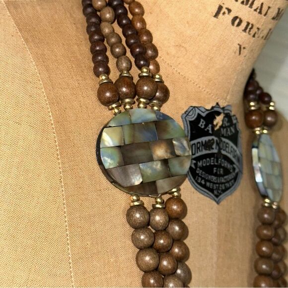 Elegant Brown Wooden Beaded Necklace with Carved Mother of Pearl Leaf Pendant - Picture 5 of 11